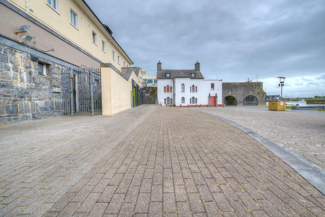 Spanish Arch Galway Extérieur photo